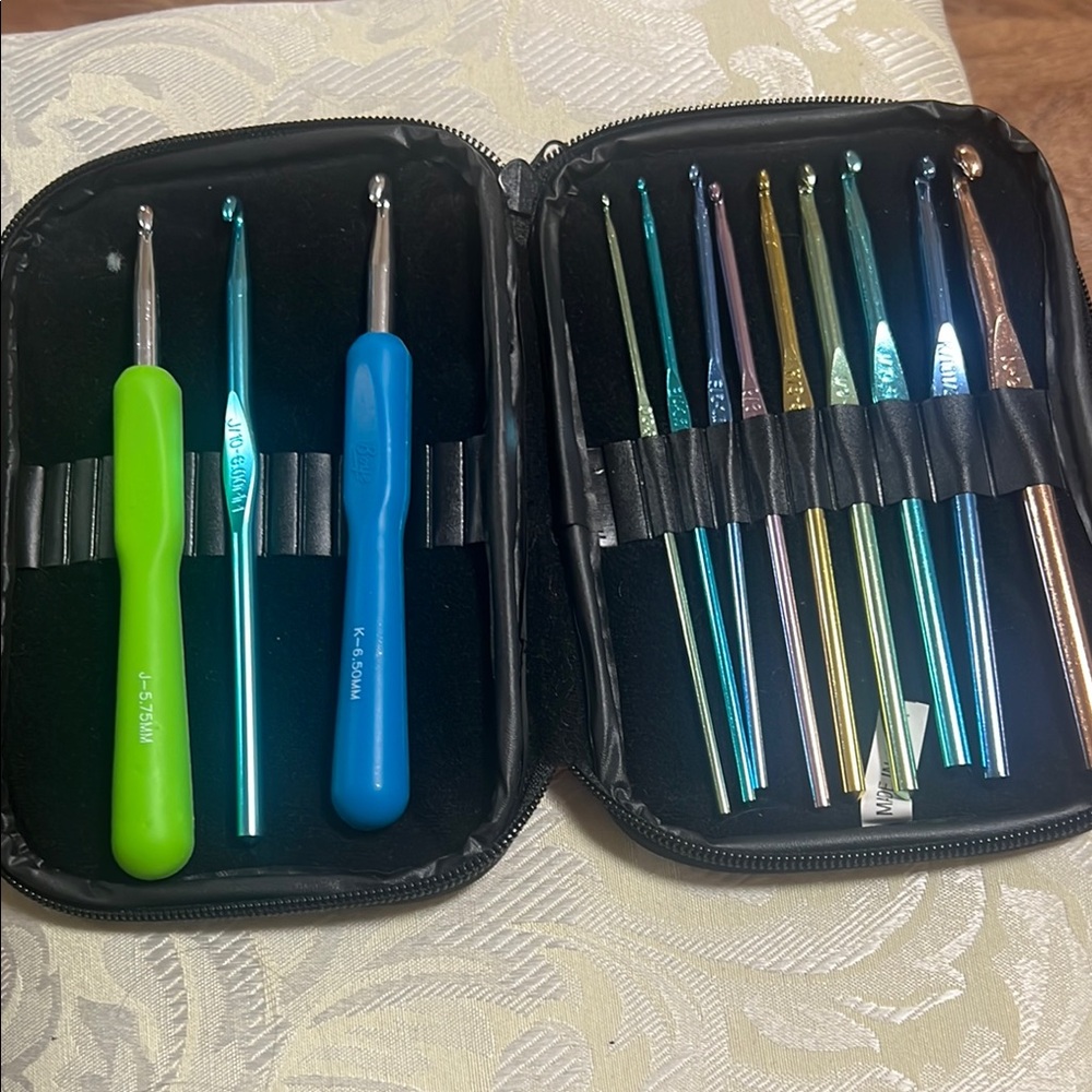Colorful Crochet Hook Set with Case